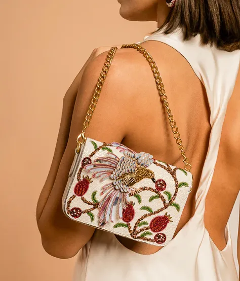 Birdie White Clutch