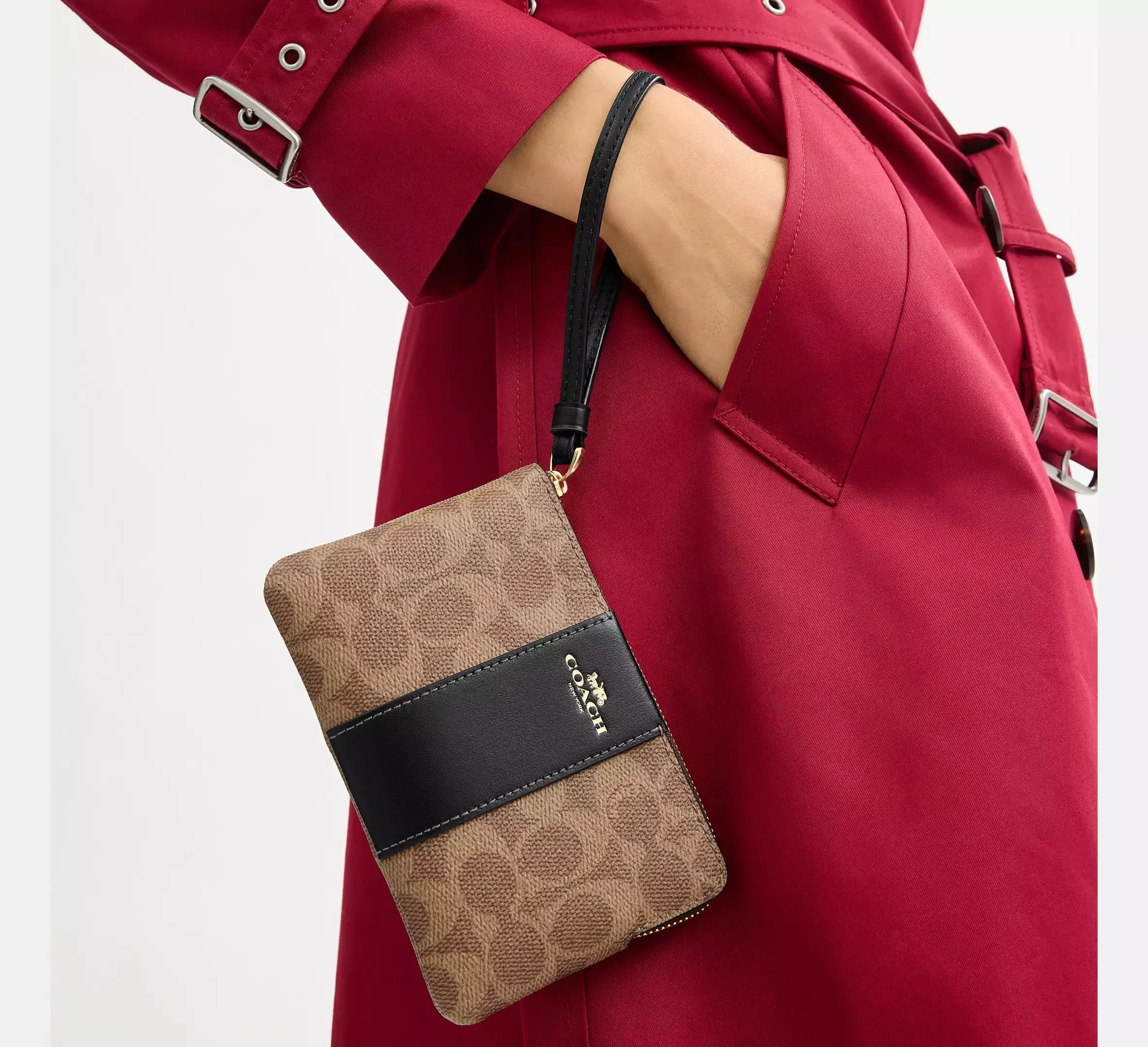 Corner Zip Wristlet In Signature Canvas