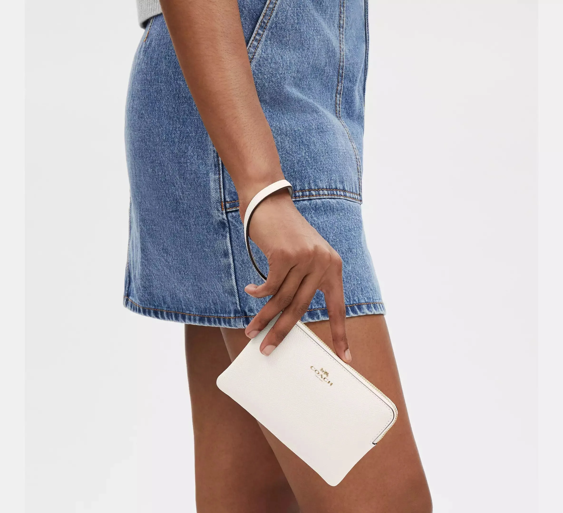 Corner Zip Wristlet In Signature Canvas