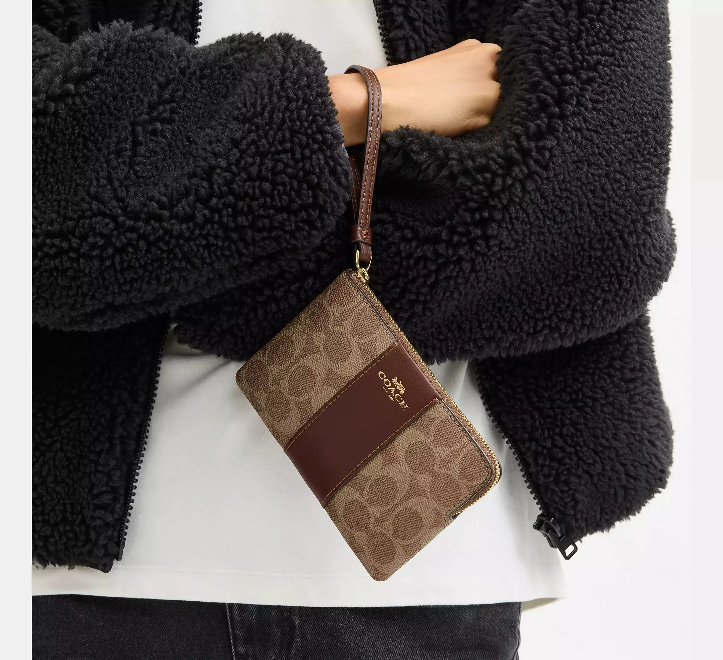 Corner Zip Wristlet In Signature Canvas