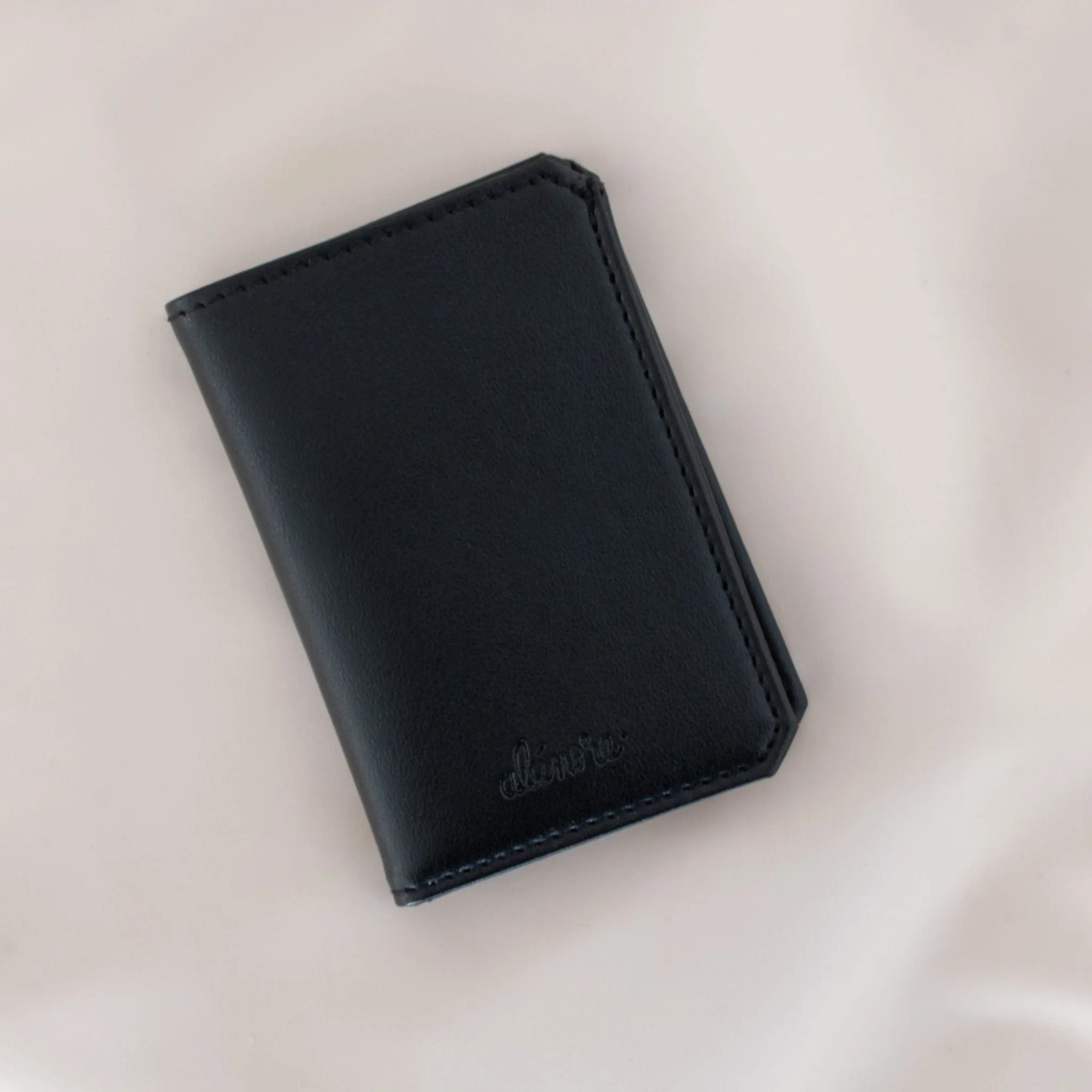 Hibiscus Vegan Apple Leather Card Holder | Black
