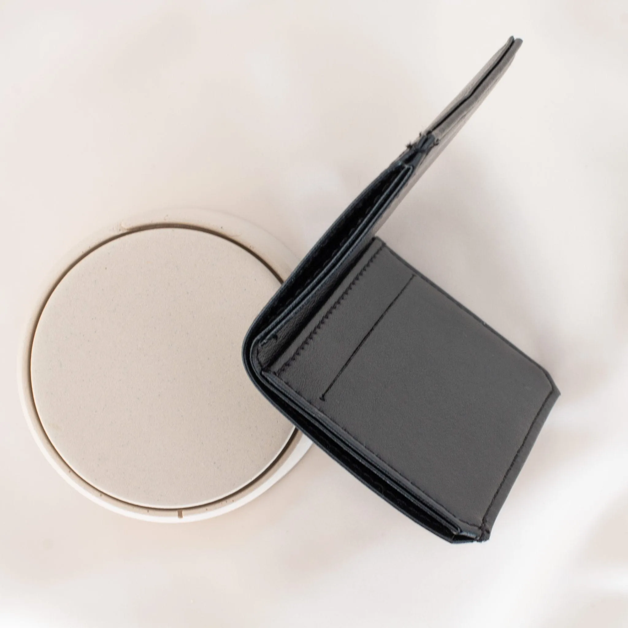 Hibiscus Vegan Apple Leather Card Holder | Black