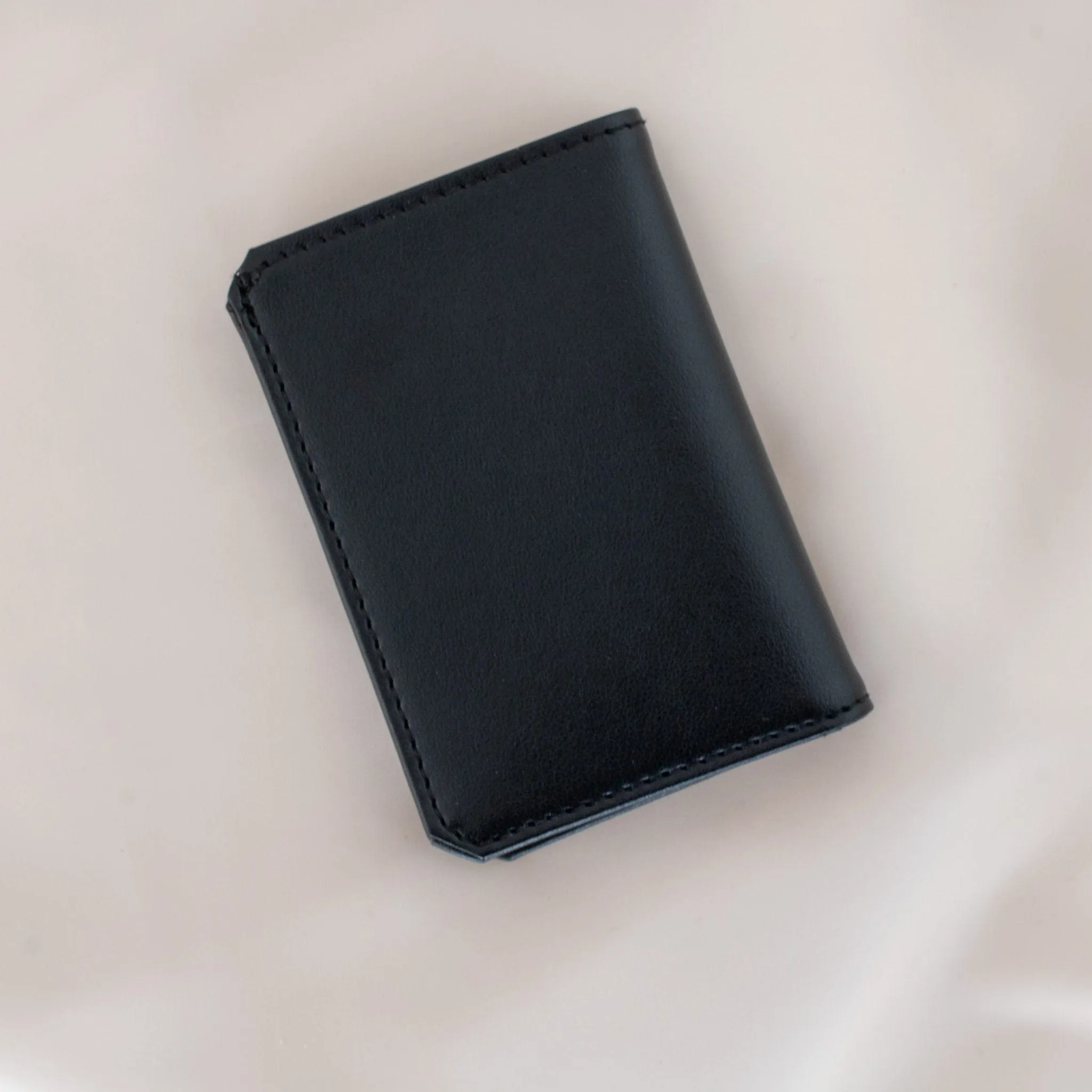 Hibiscus Vegan Apple Leather Card Holder | Black