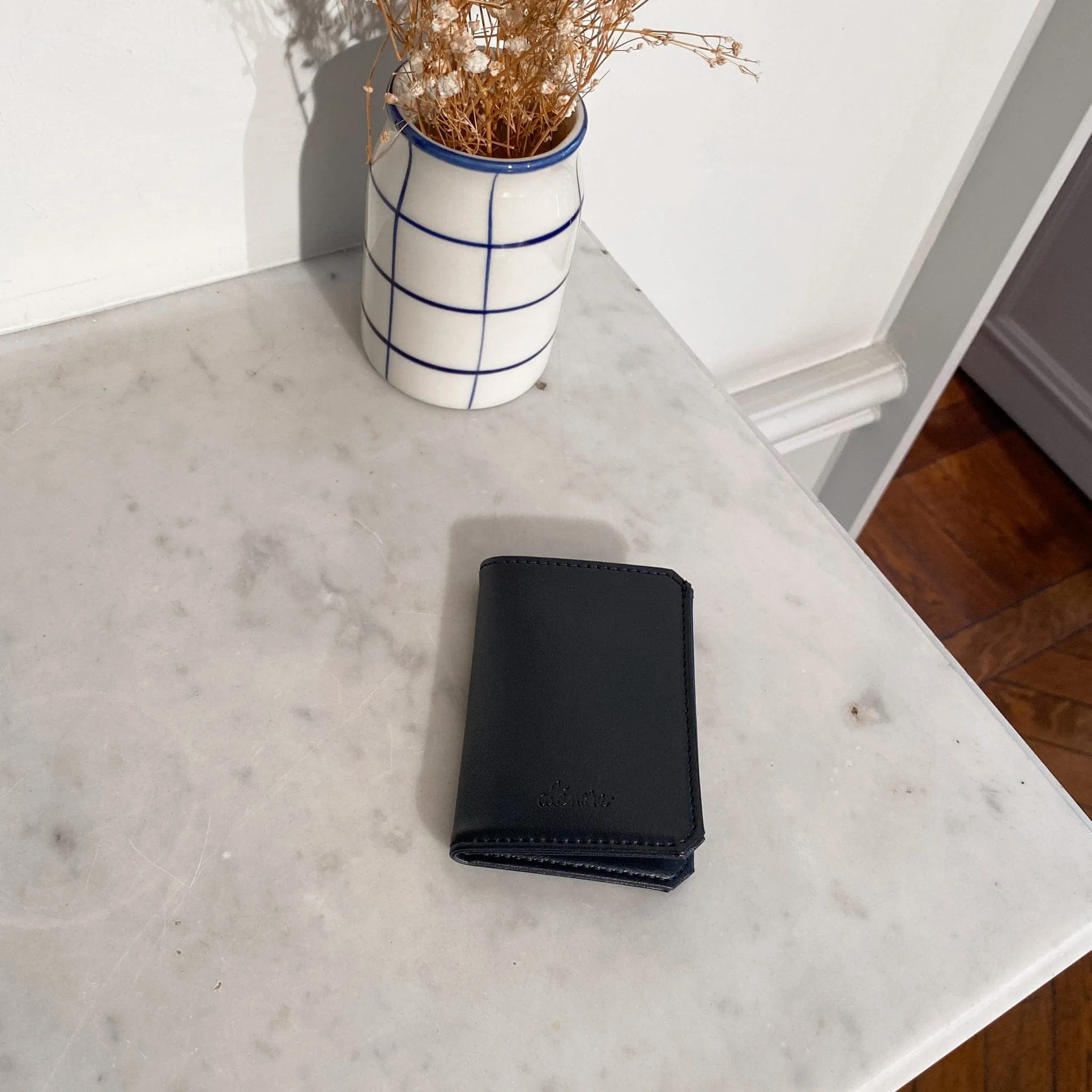 Hibiscus Vegan Apple Leather Card Holder | Black