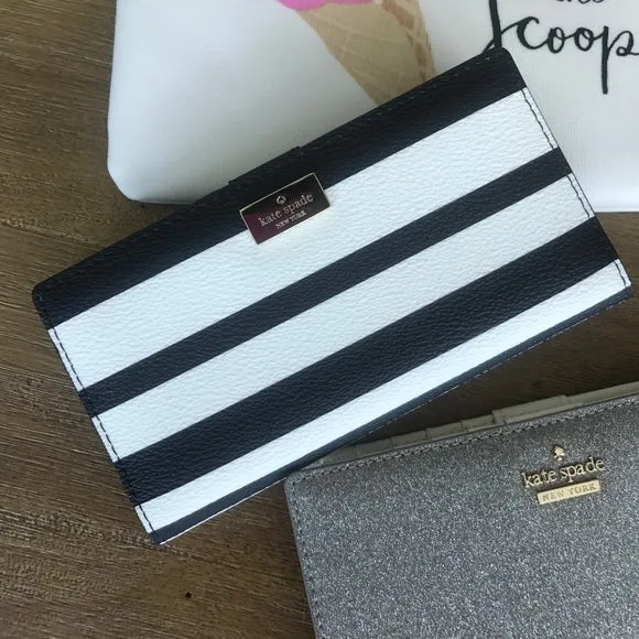Hyde Lane Black and White Stripe Stacy Wallet