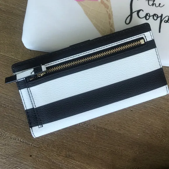 Hyde Lane Black and White Stripe Stacy Wallet