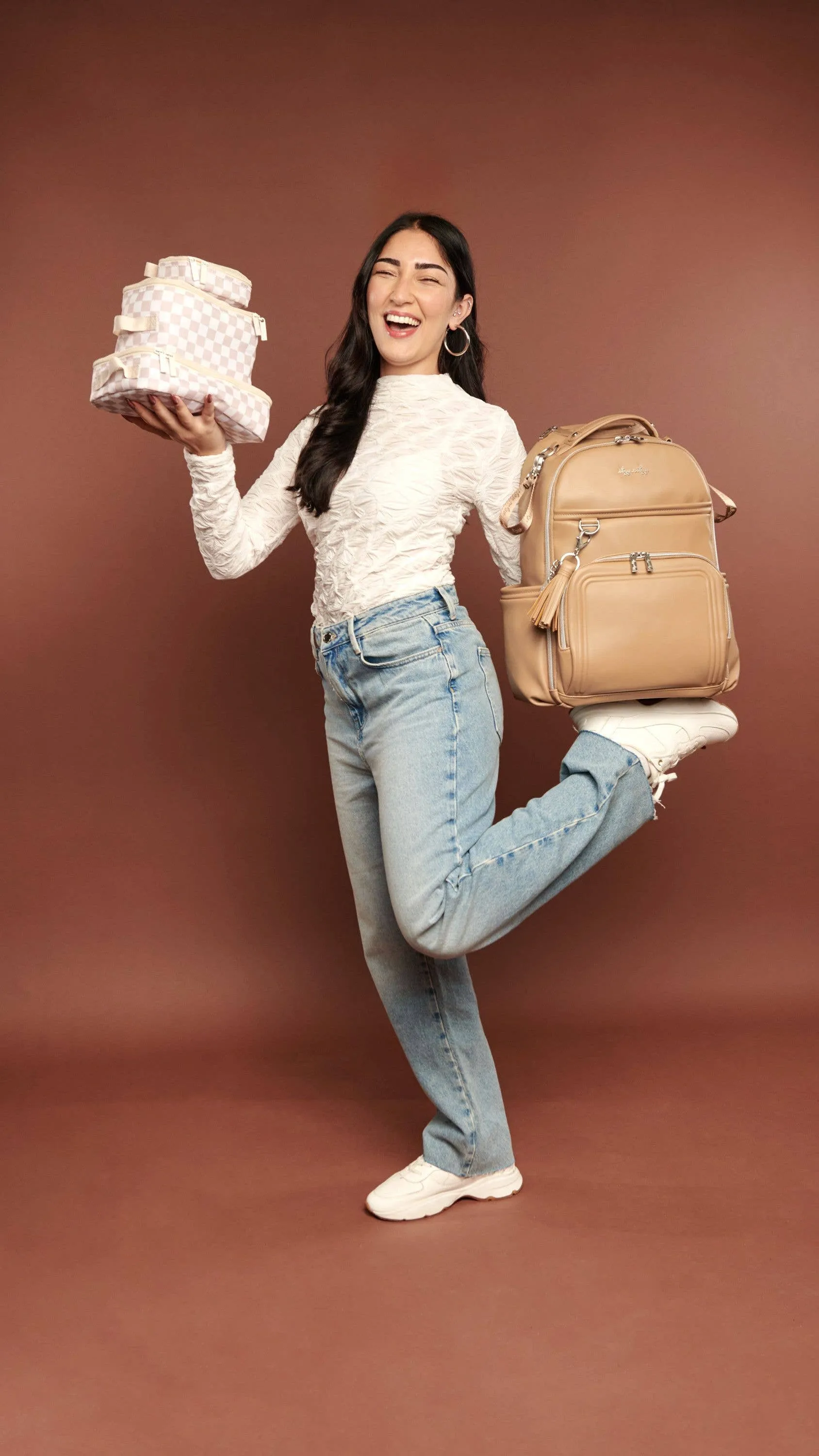 Itzy Ritzy - Pack Like a Boss™ Packing Cubes  Taupe Checkerboard