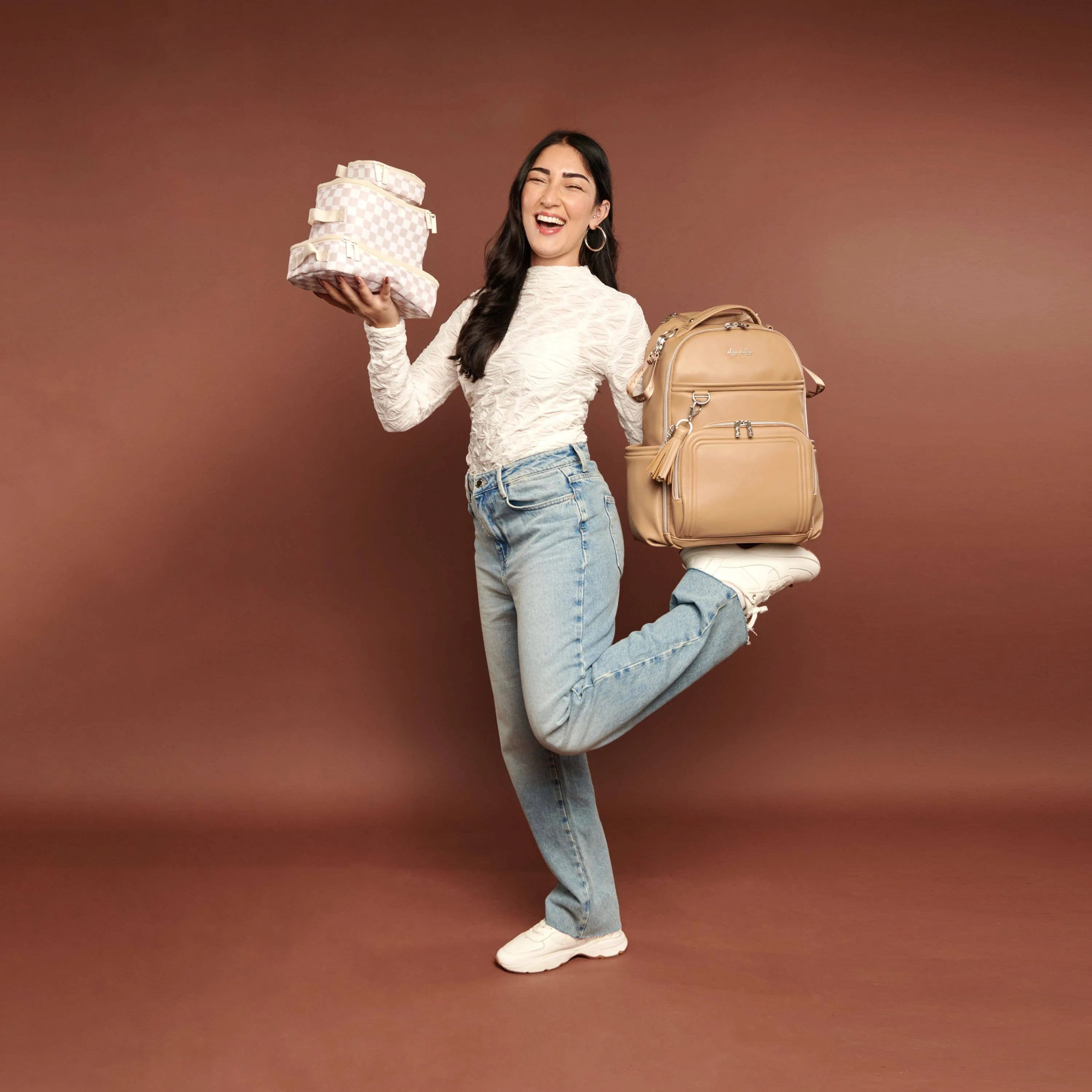 Itzy Ritzy - Pack Like a Boss™ Packing Cubes  Taupe Checkerboard