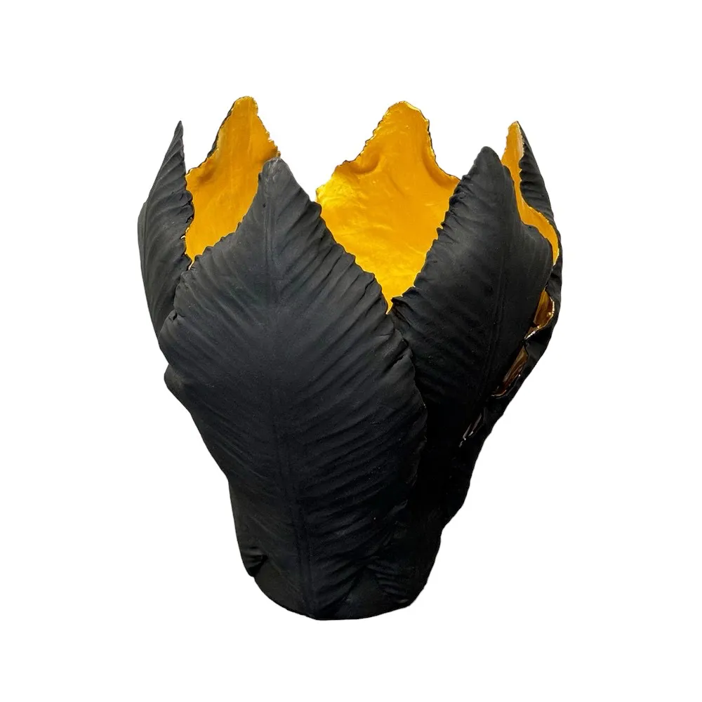 KIDDEE TAMDEE Leaf Candle Holder L - Black Gold