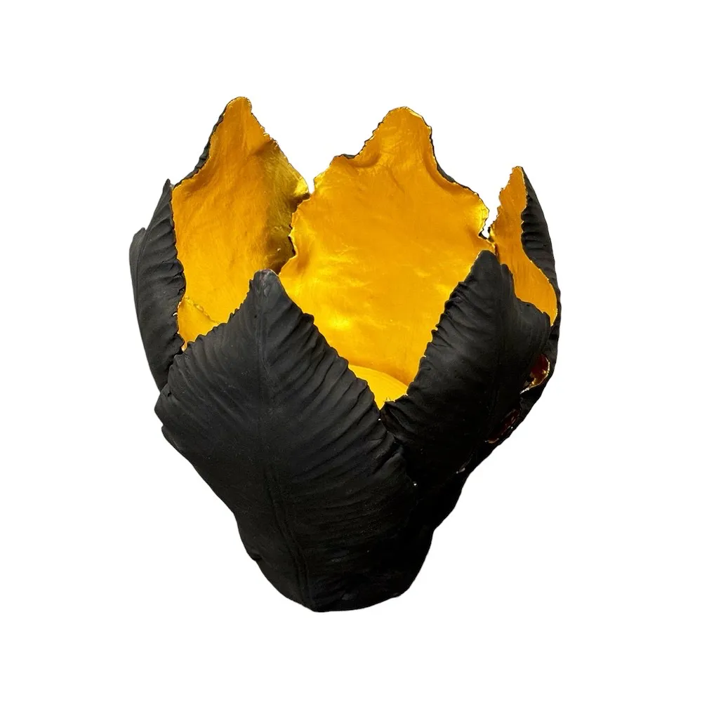 KIDDEE TAMDEE Leaf Candle Holder L - Black Gold