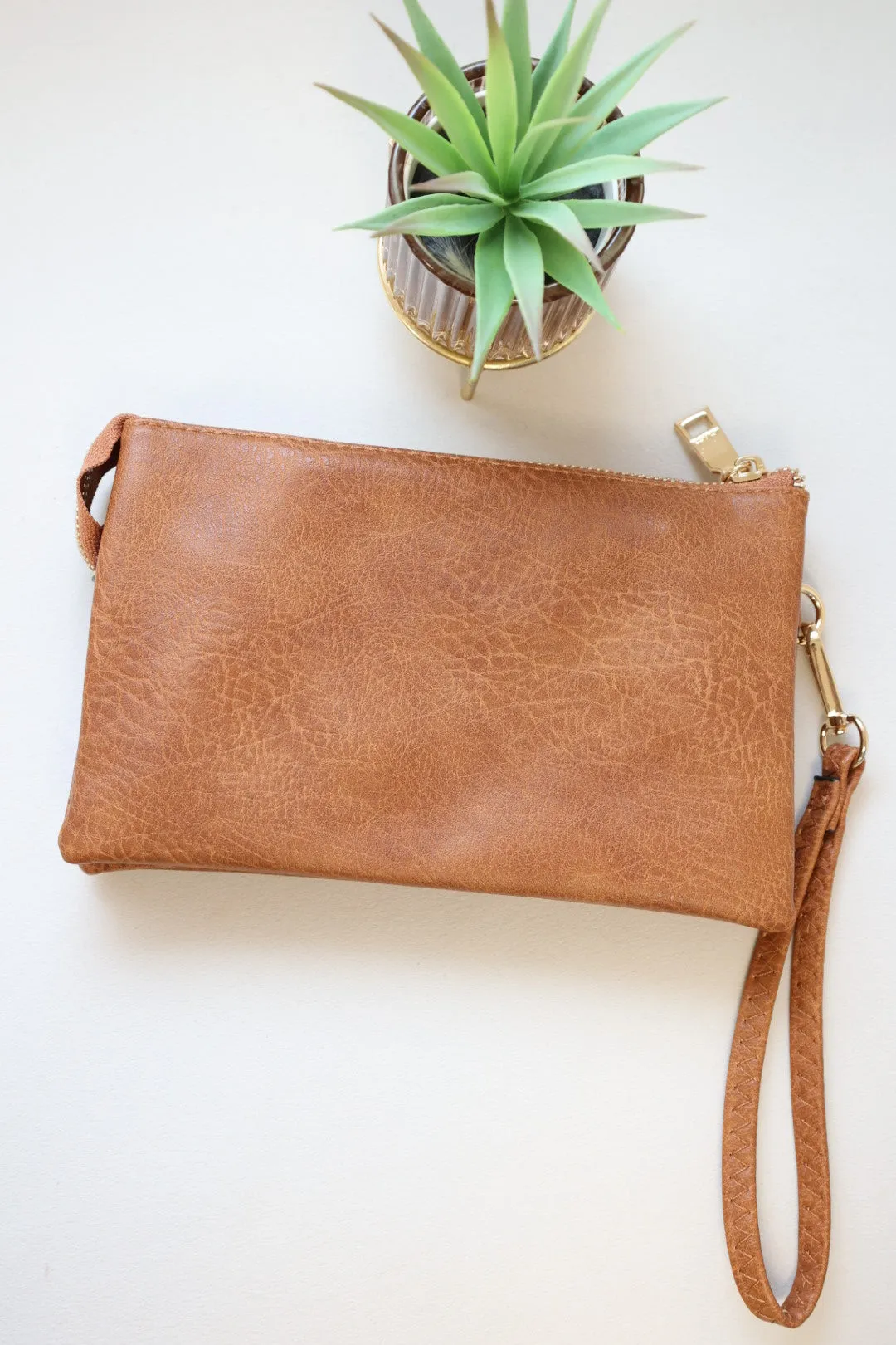 Riley Wristlet Crossbody - Saddle