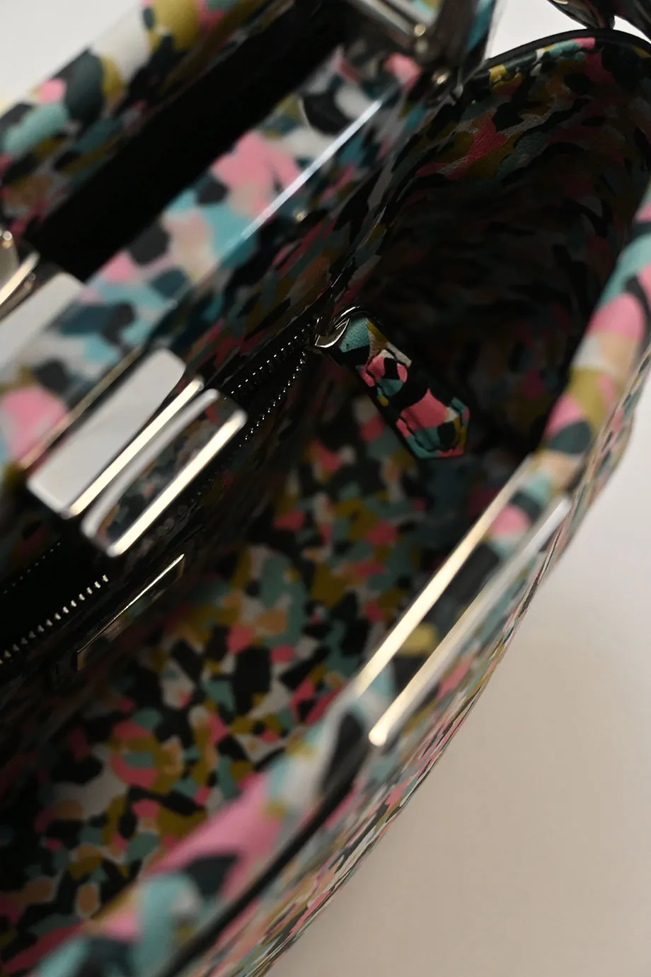 [WB5843] Fendi | Satchel