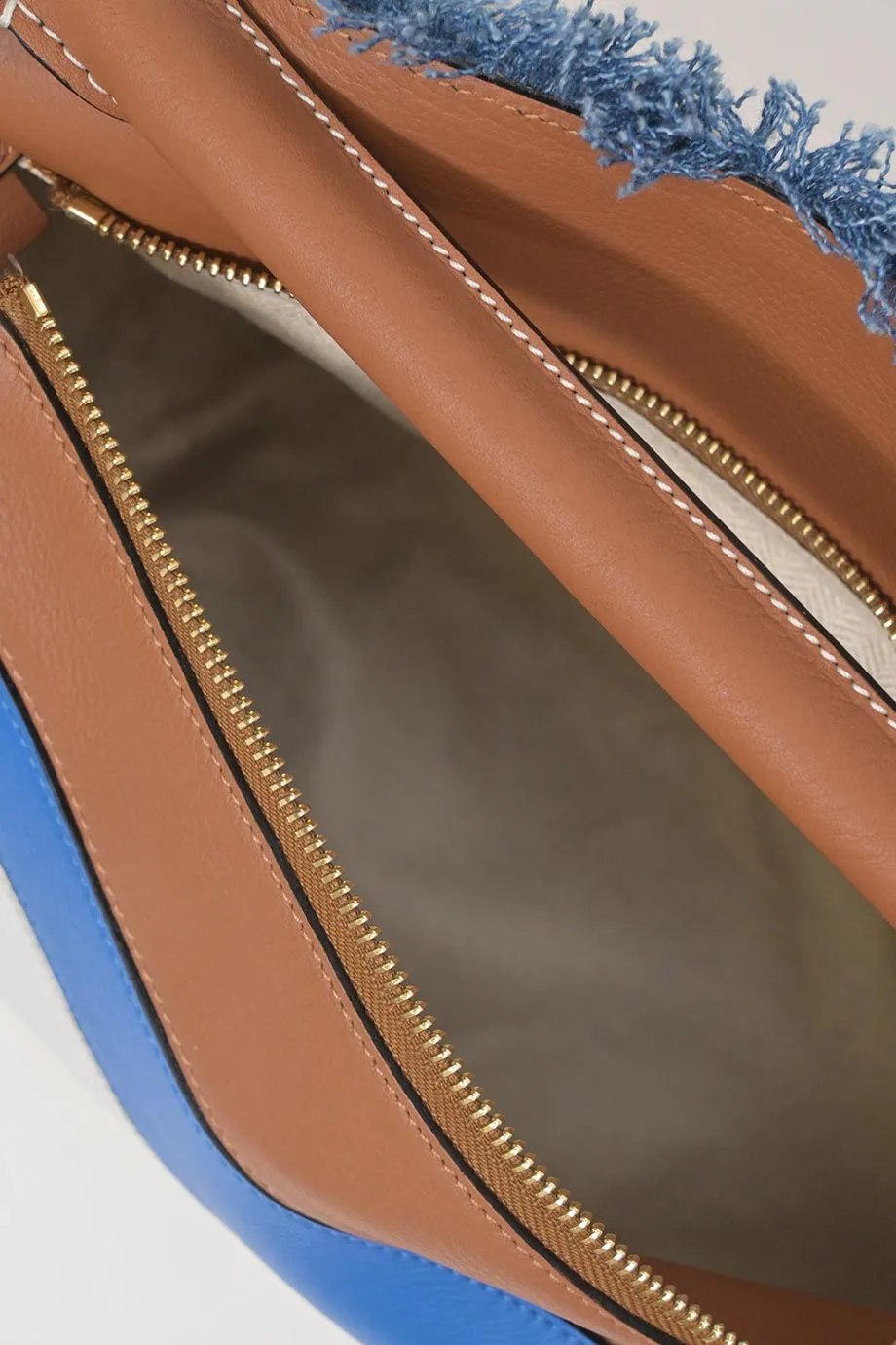 [WB7143] Loewe | Cross-Body Bag